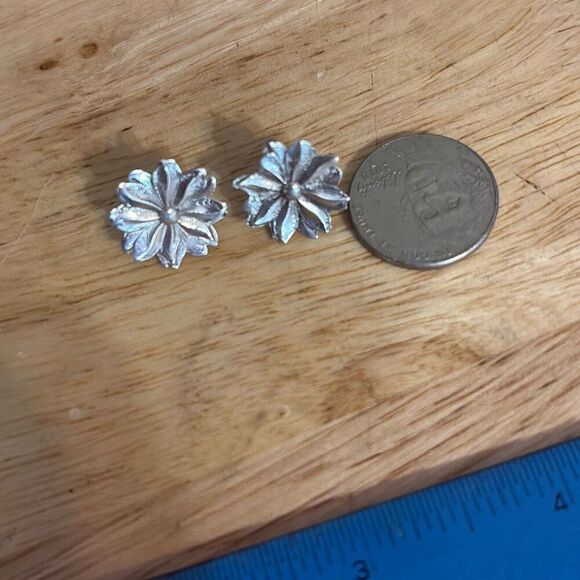 Sterling Silver Daisy Earrings, New, Handmade, Lightweight, Pierced - Picture 3 of 4